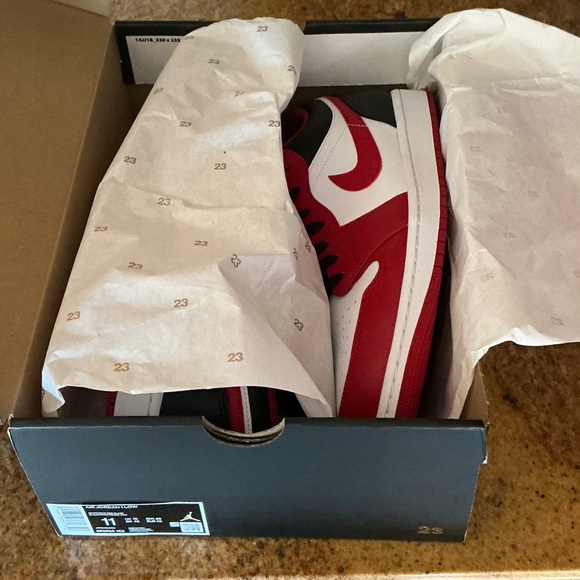Air Jordan 1 Low - Picture 1 of 2